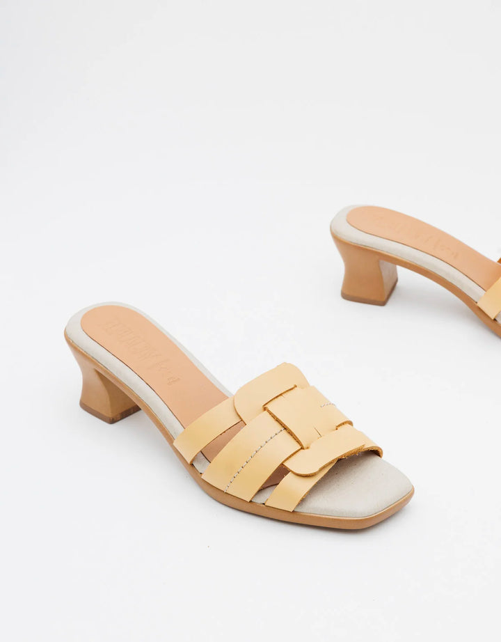 Koala Bay Sandalia Tacón Camel - Dhaka