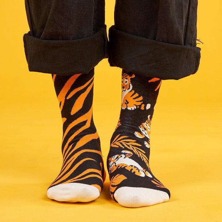 kylie crazy Calcetines desiguales "sin costura". TIGRE