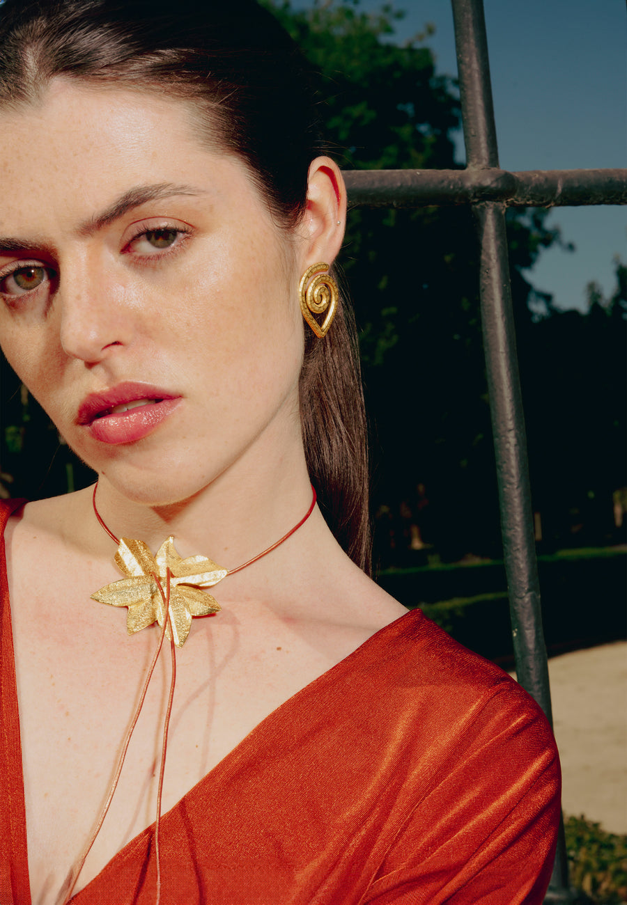 Lavani Collar Lotus Flower Dorado