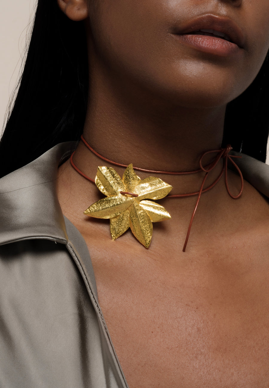 lavani Collar Lotus Flower Dorado