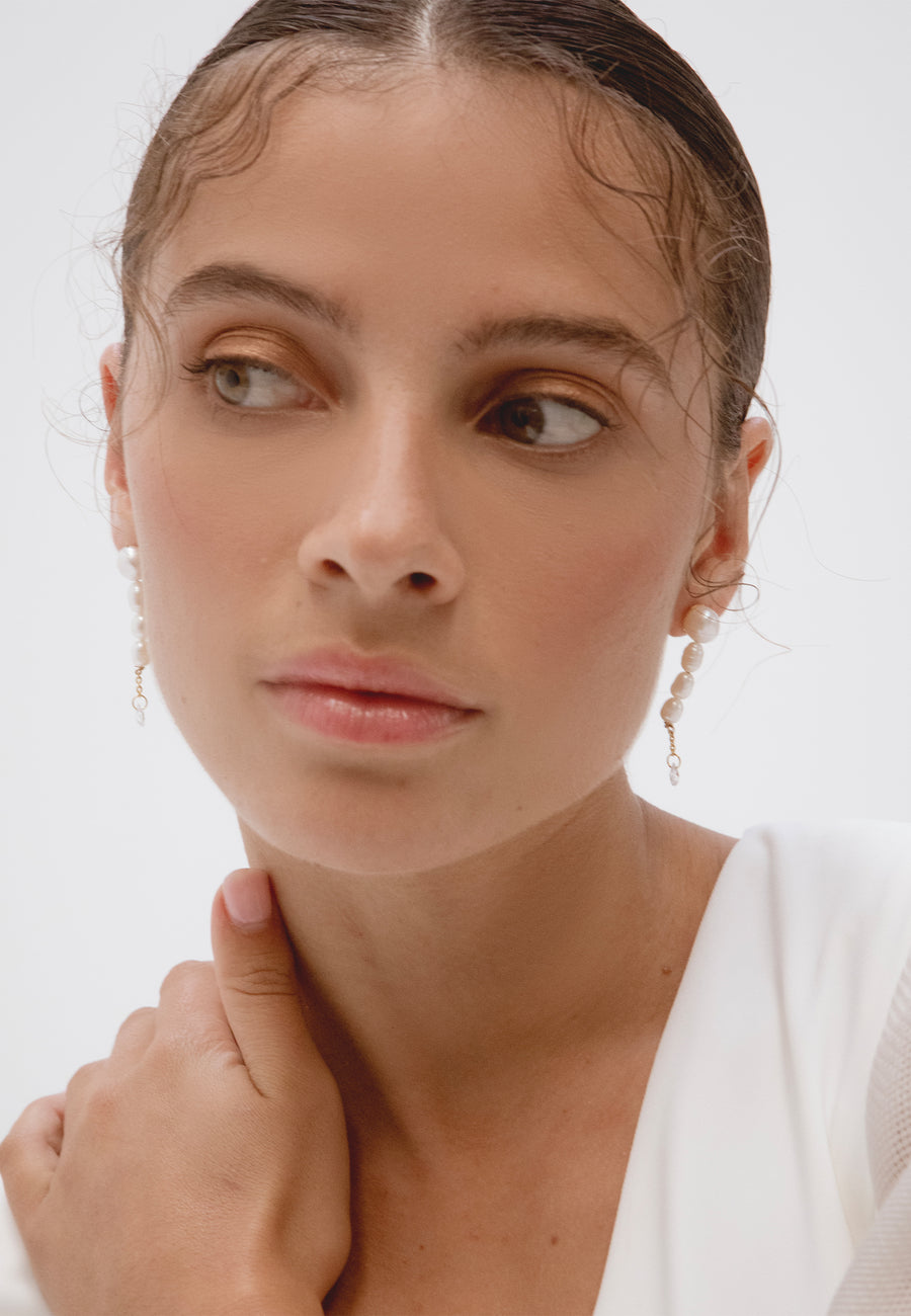 Lavani Pendientes Brisa Perlas Mini