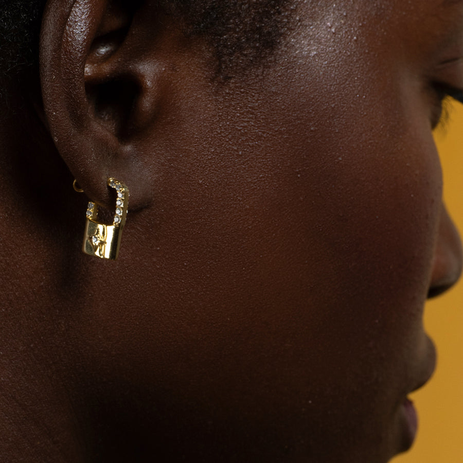 Lavani Pendientes Candado Bianca