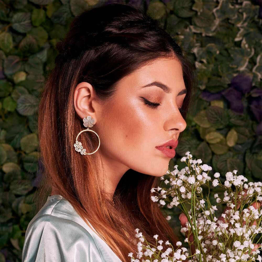 Lavani Pendientes Daisy Gris