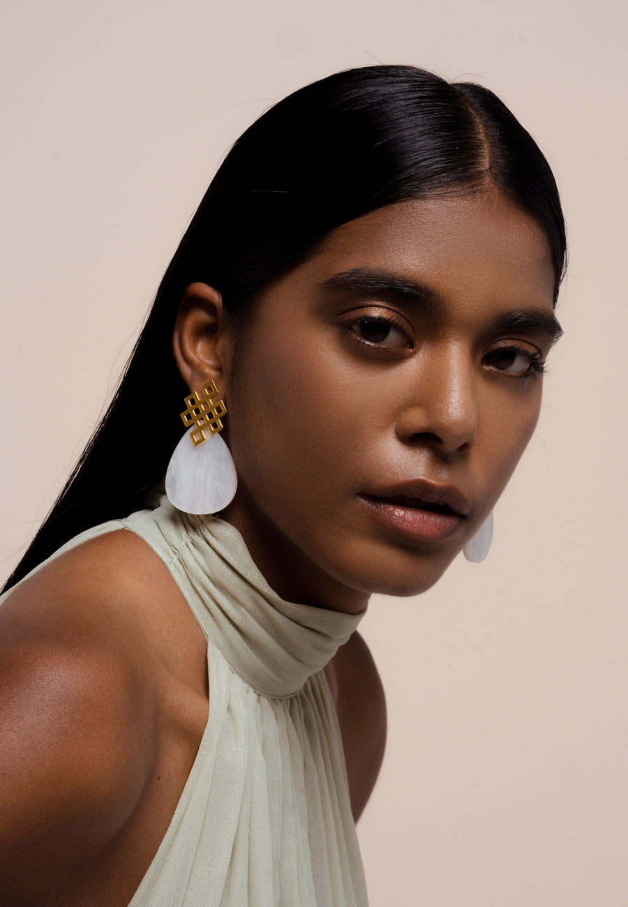 Lavani Pendientes Endless Knot Madreperla