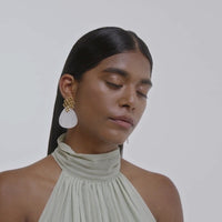 Lavani Pendientes Endless Knot Madreperla