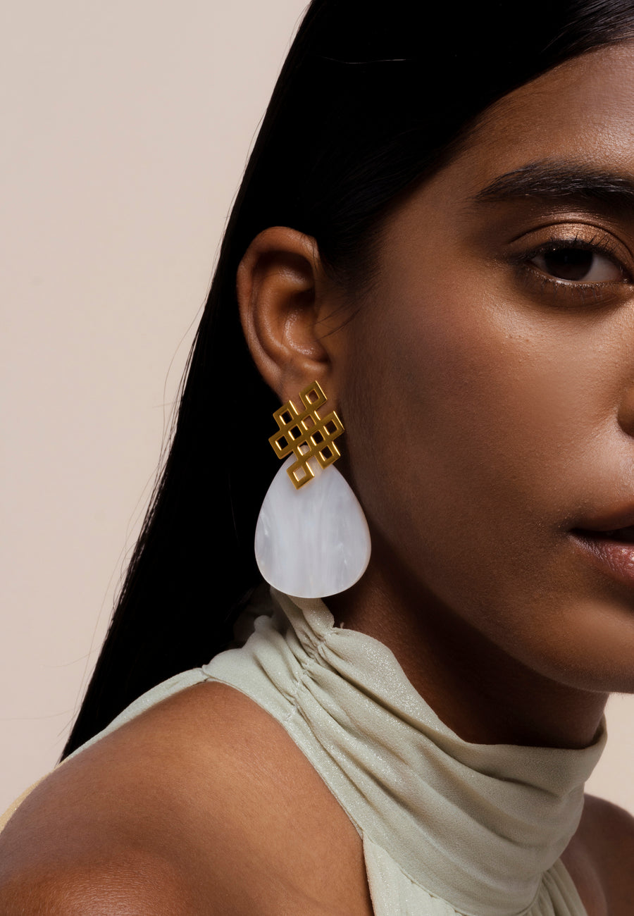 Lavani Pendientes Endless Knot Madreperla