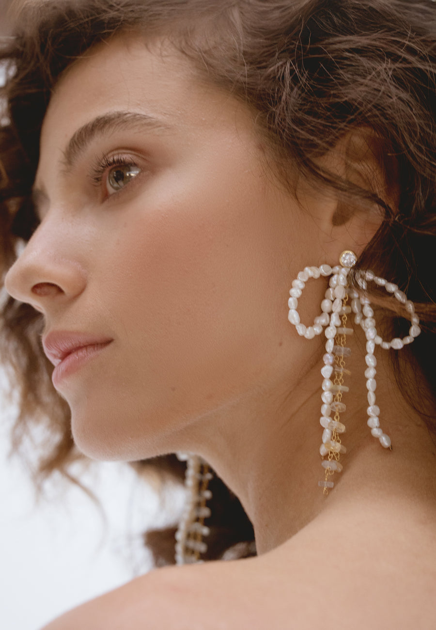 Lavani Pendientes Lazo Perlas Aurora