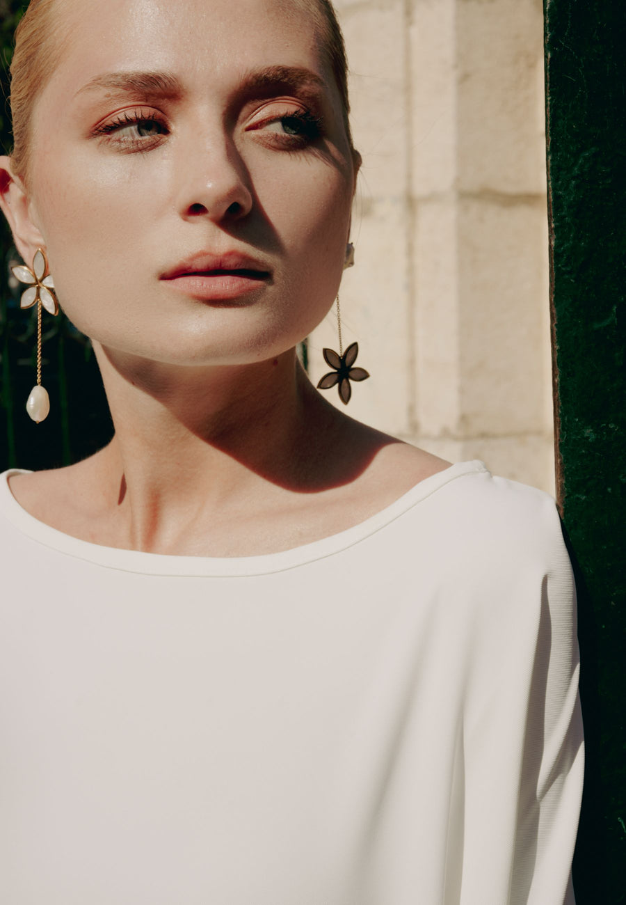 Lavani Pendientes White Lotus