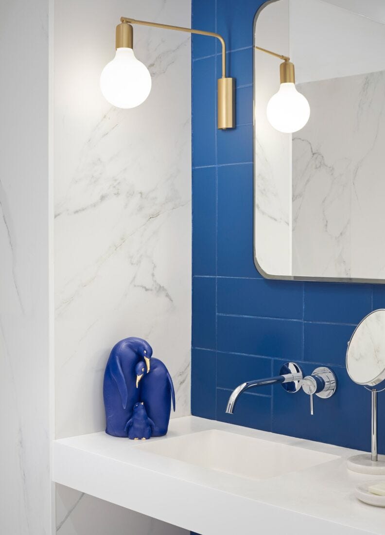 Lladro Escultura Familia De Pingüinos. Azul-dorado. Serie Limitada