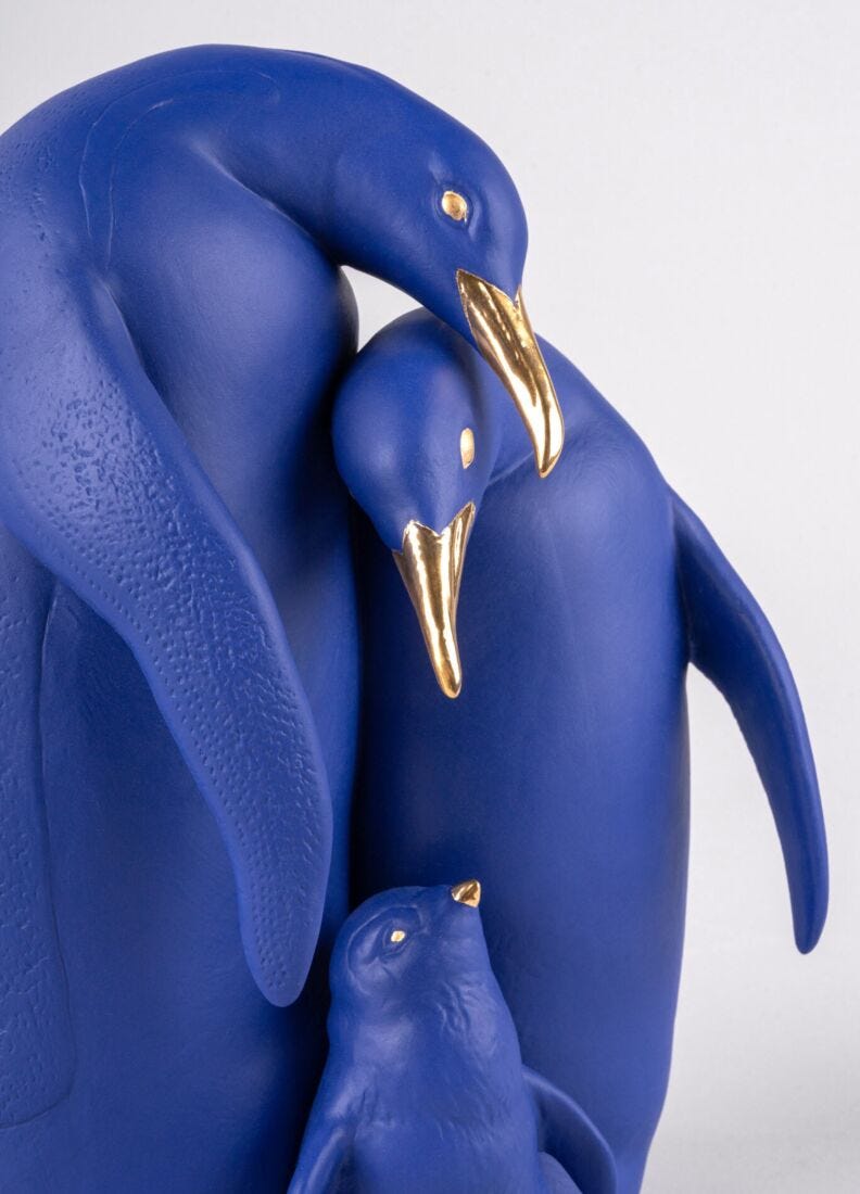 Lladro Escultura Familia De Pingüinos. Azul-dorado. Serie Limitada