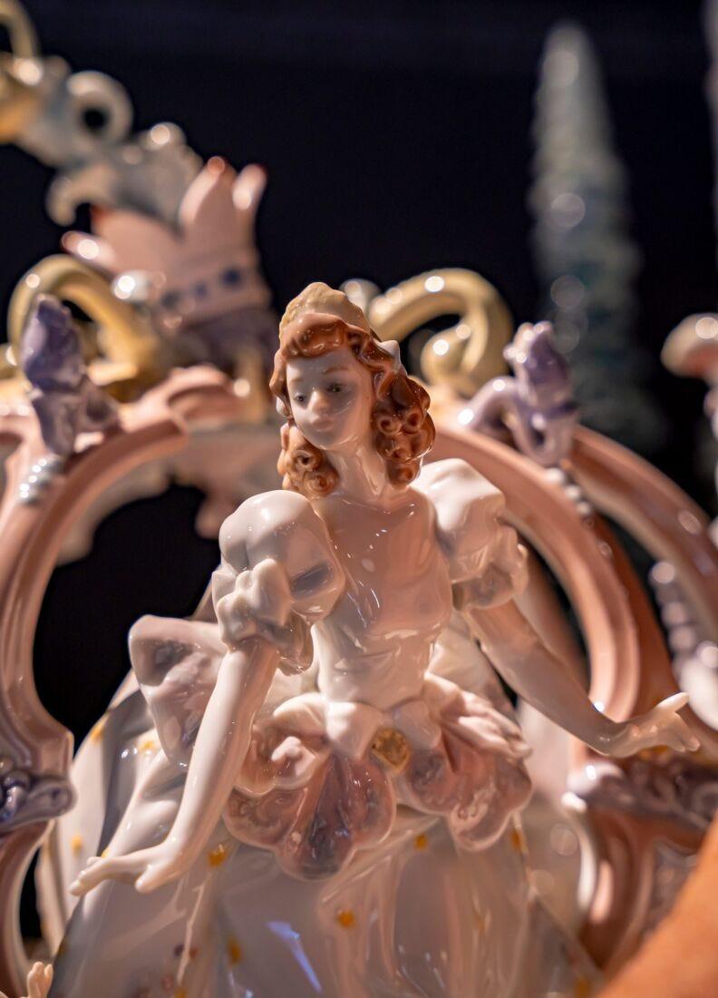 Lladro Escultura La Llegada De La Cenicienta. Serie Limitada