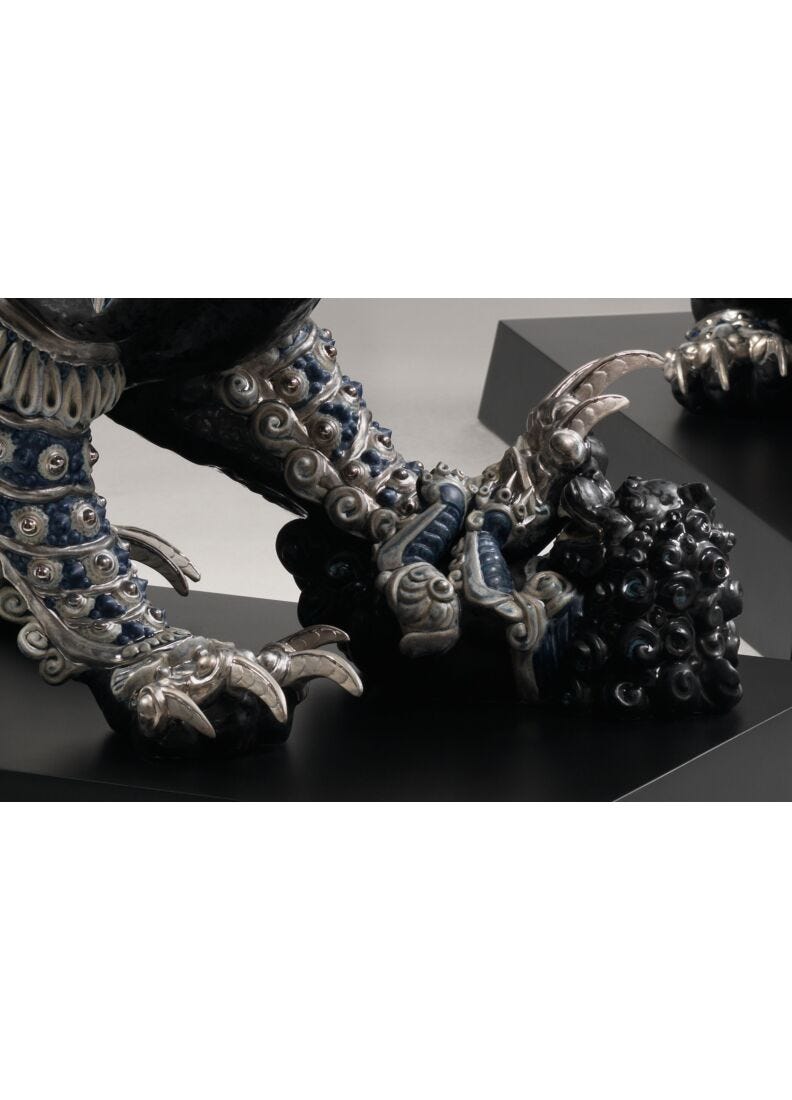 Lladro Escultura Leona Guardián. Negro. Serie Limitada