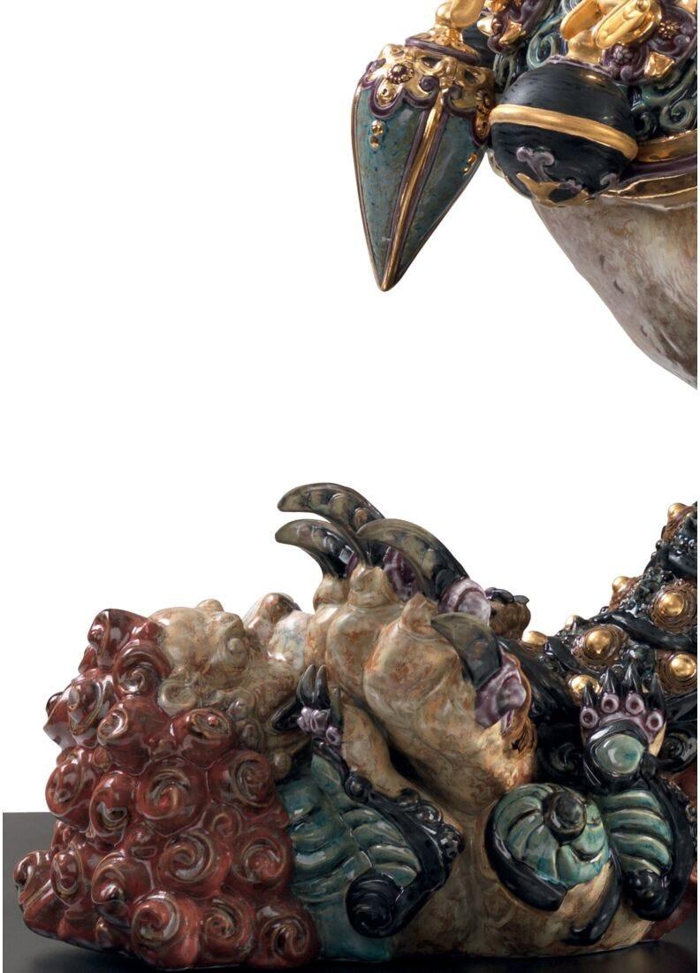 Lladro Escultura Leona Guardián. Rojo. Serie Limitada