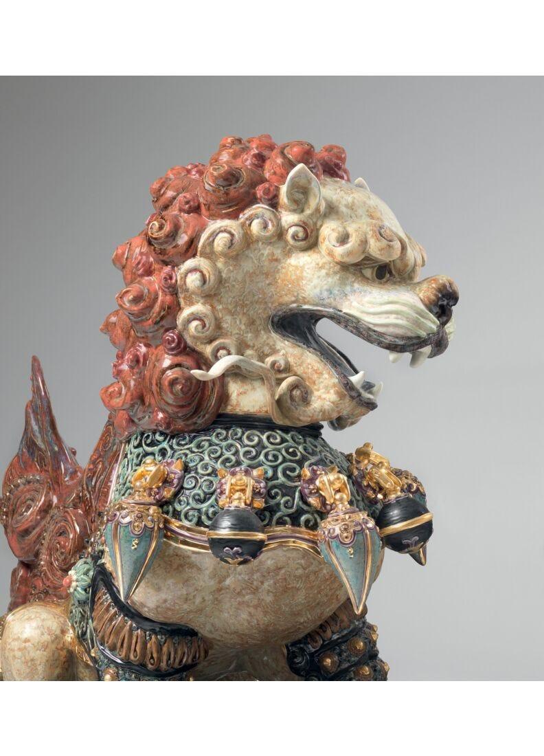 Lladro Escultura Leona Guardián. Rojo. Serie Limitada