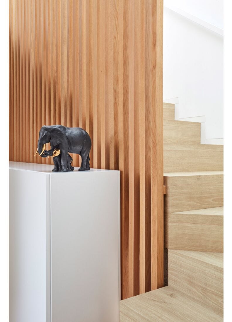 Lladro Escultura Mostrando El Camino. Negro Y Dorado. Serie Limitada