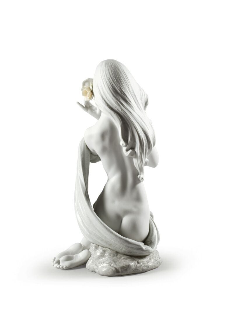 lladro Figura Mujer Cándida luz de luna. Blanco. Serie limitada