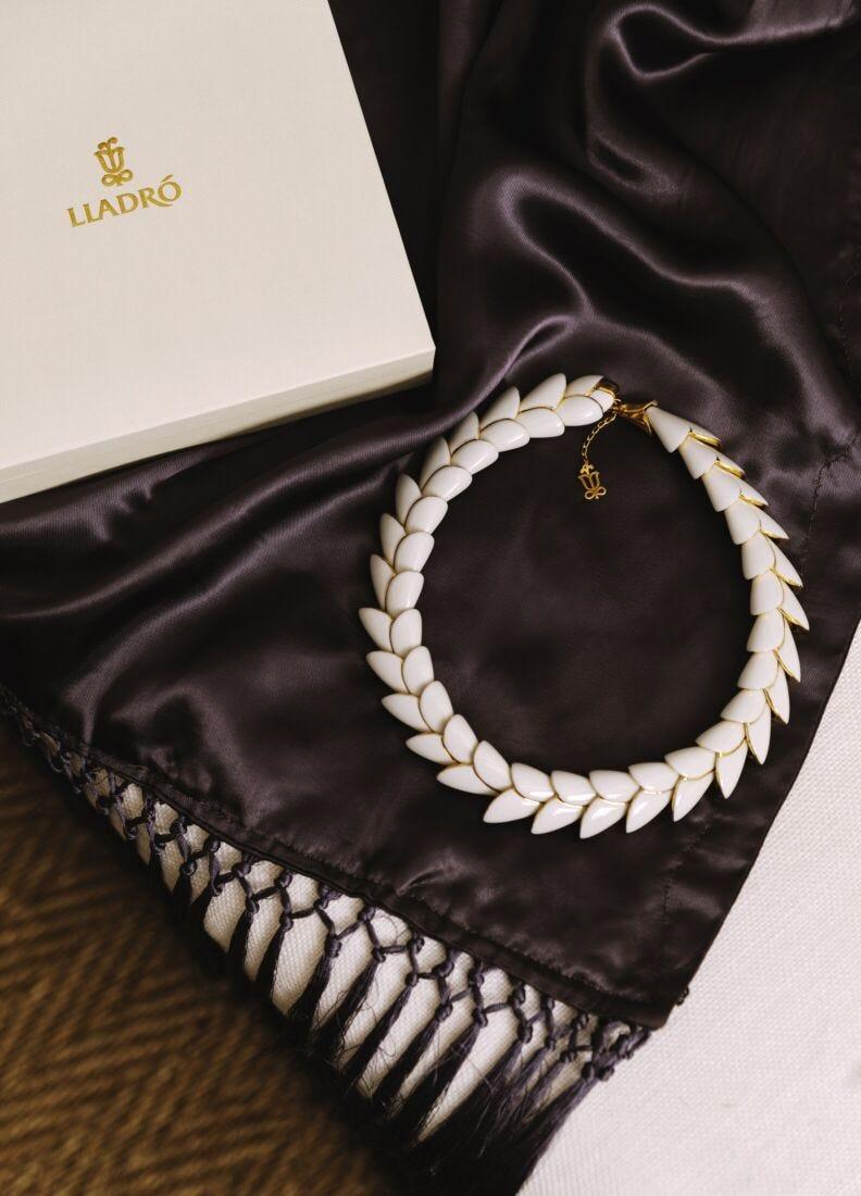 Lladro Collar Heliconia