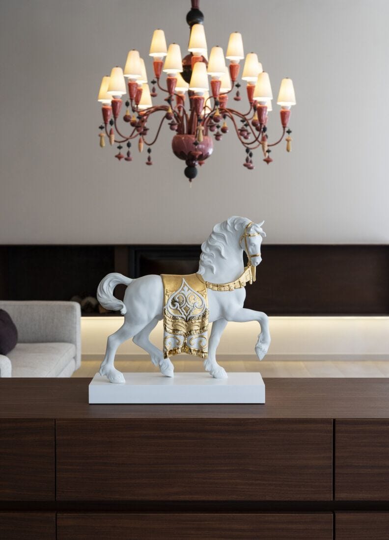 Lladro Escultura Caballo Cortesano. Lustre Oro
