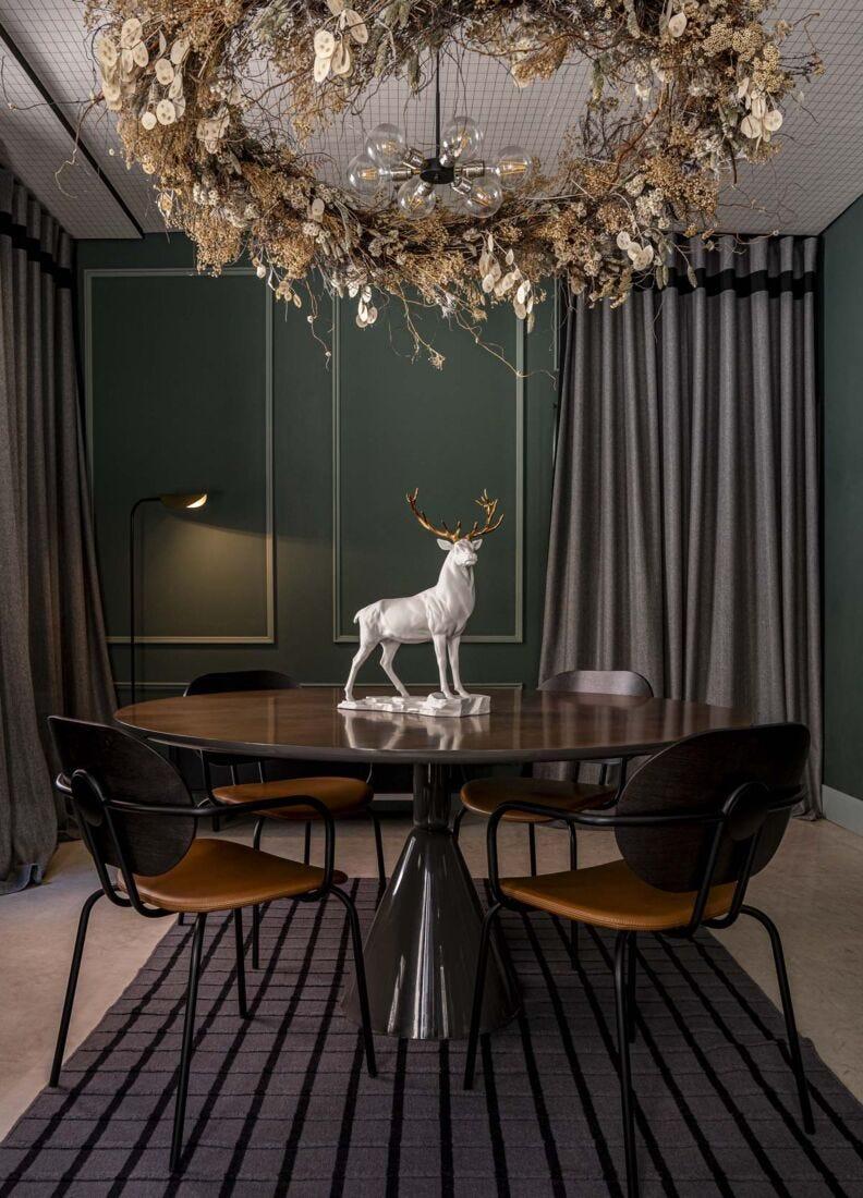 Lladro Escultura Ciervo. Blanco-cobre