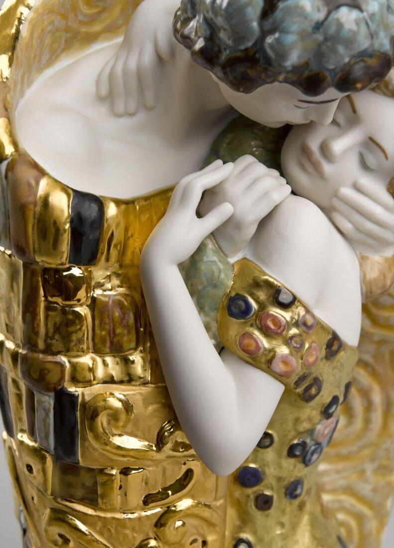 Lladro Escultura El Beso. Lustre Oro