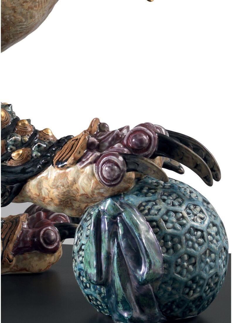 lladro Escultura León guardián. Rojo. Serie limitada