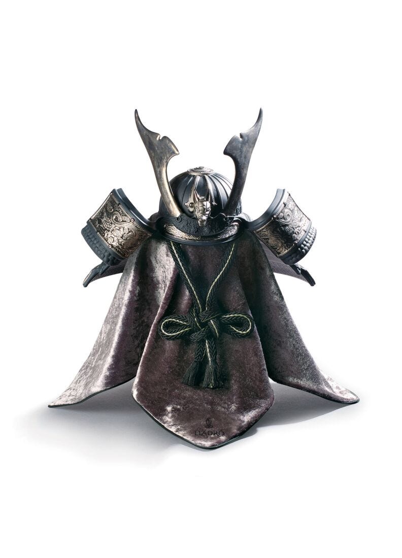 lladro Figura Casco Samurái Dragón. Lustre plata