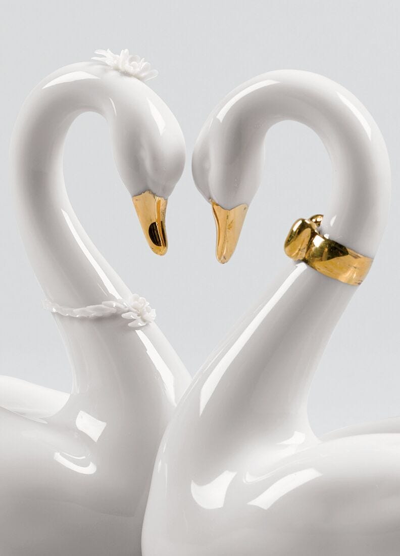 Lladro Figura Cisnes Corazón Blanco. Lustre Dorado