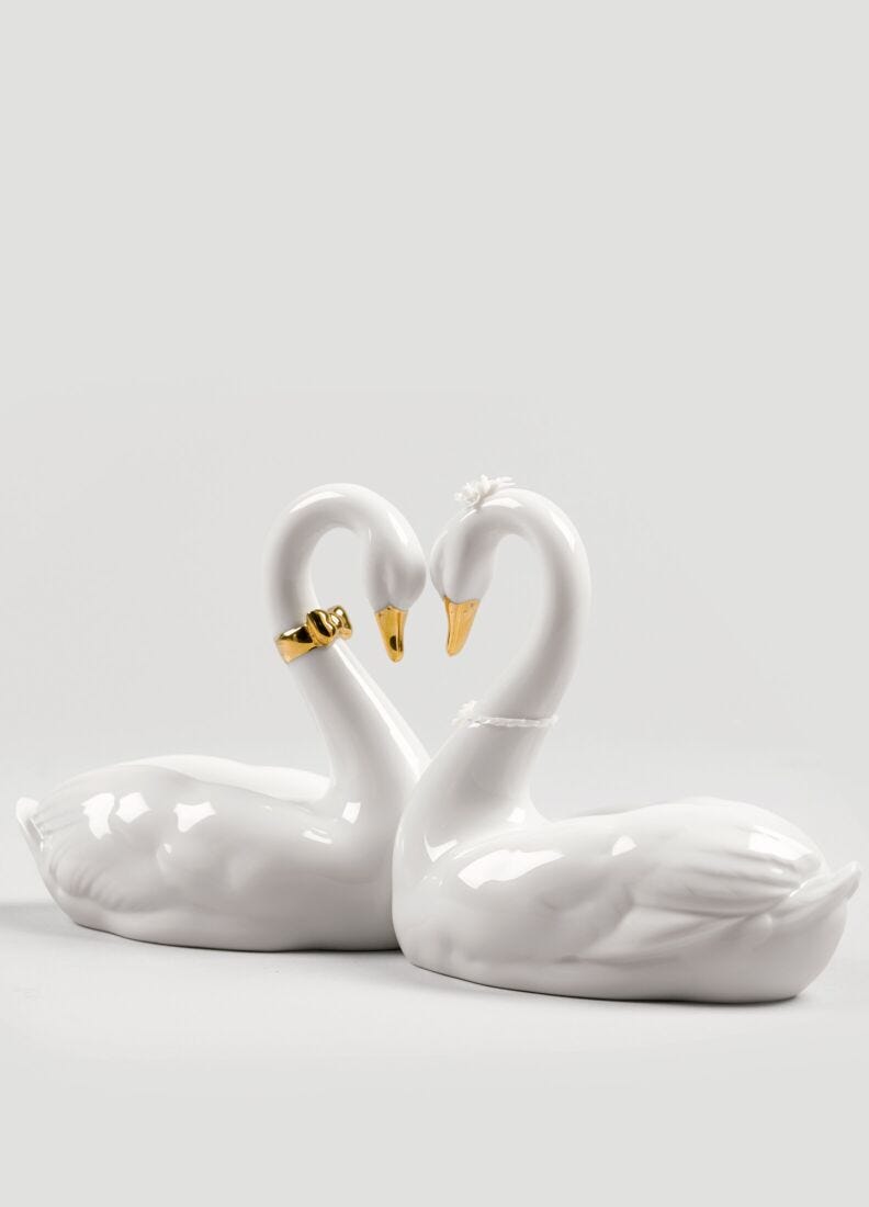Lladro Figura Cisnes Corazón Blanco. Lustre Dorado