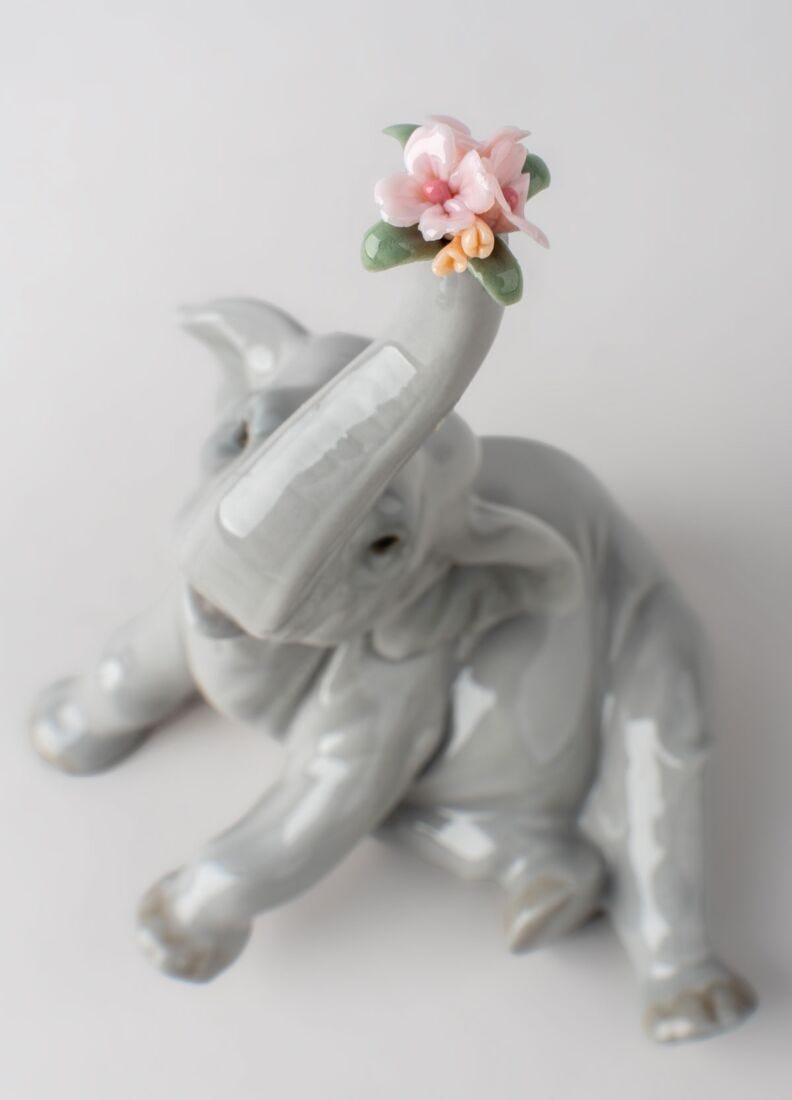 Lladro Figura Elefante Bebé Con Flor Rosa