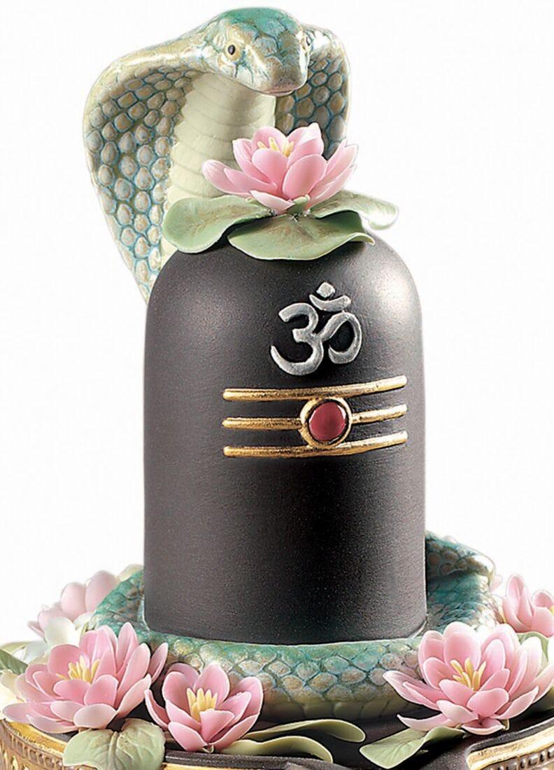 Lladro Figura Lingam. Lustre Oro