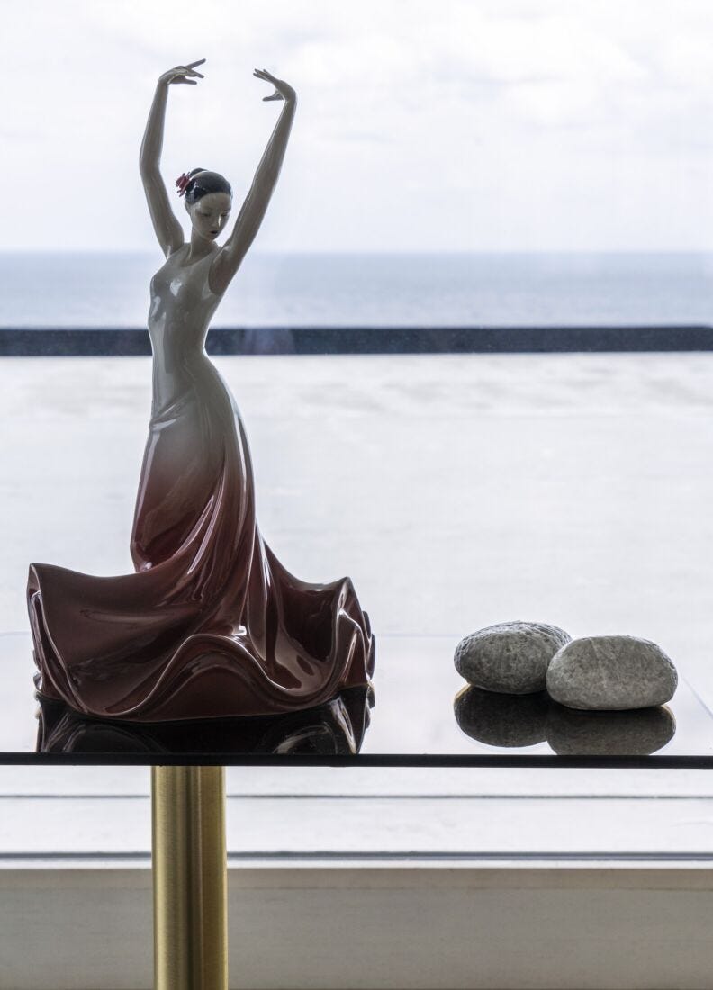 Lladro Figura Mujer Corazón De España