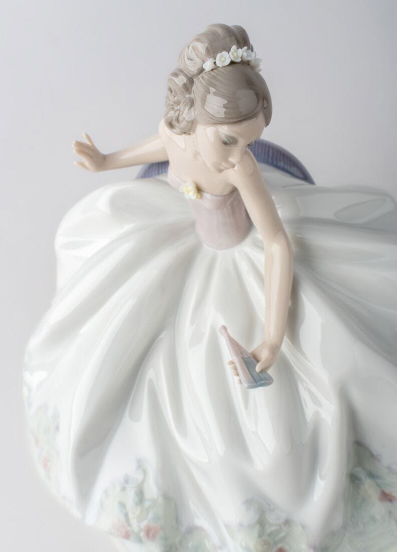 Lladro Figura Mujer Sentada En La Fiesta