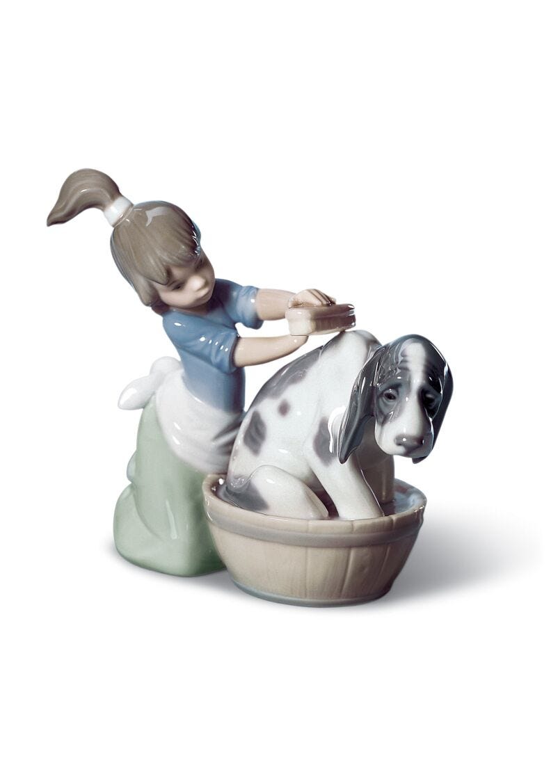 lladro Figura niña Lavando al perro