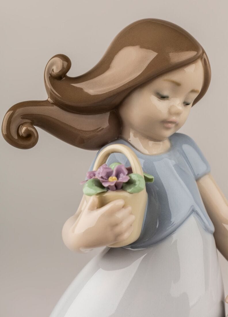 Lladro Figura Niña Pequeña Violeta