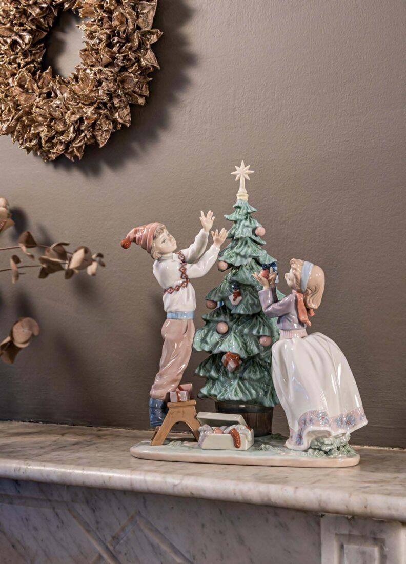 Lladro Figura Niños Arreglando El árbol De Navidad