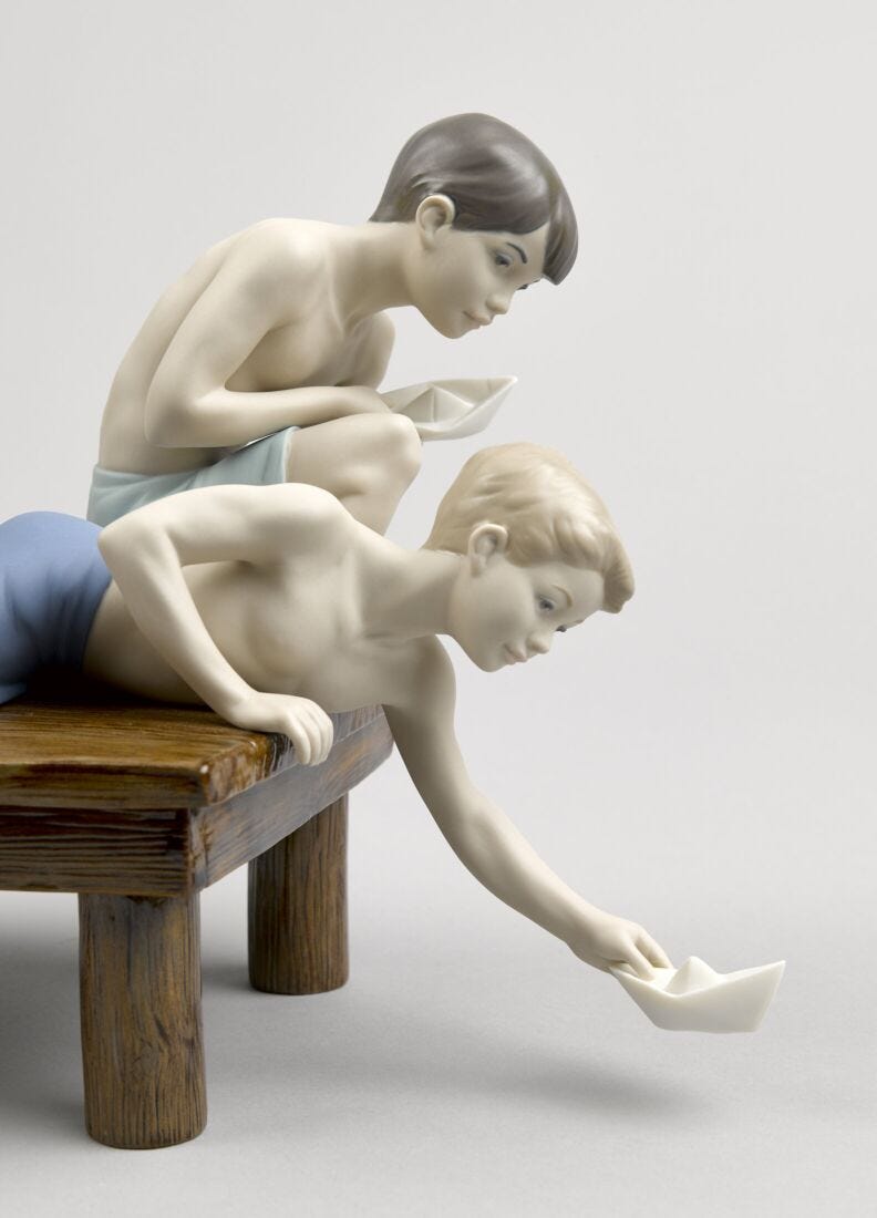 Lladro Figura Niños Jugando Barquitos De Papel