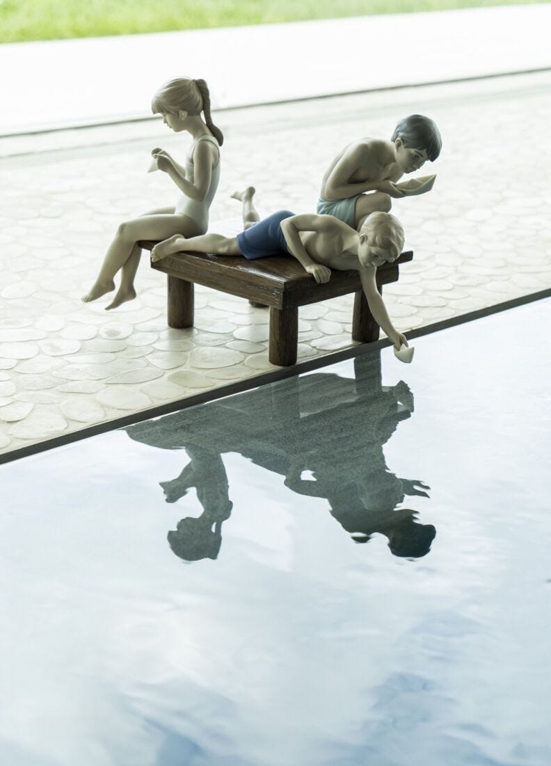 lladro Figura niños jugando Barquitos de papel