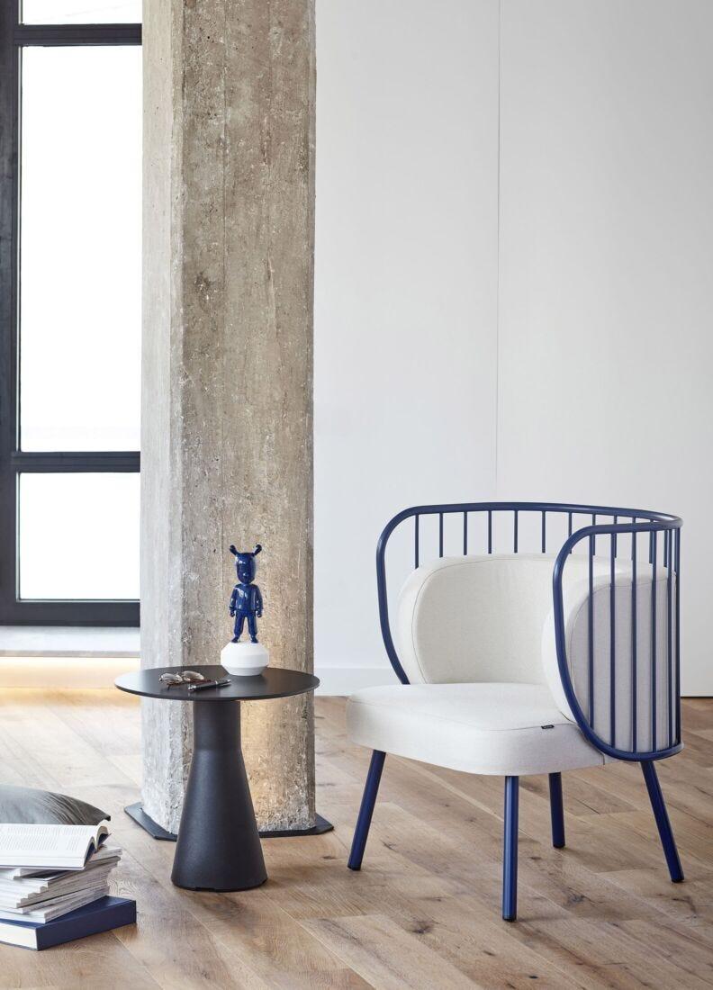 Lladro Figura The Dark Blue Guest. Pequeña