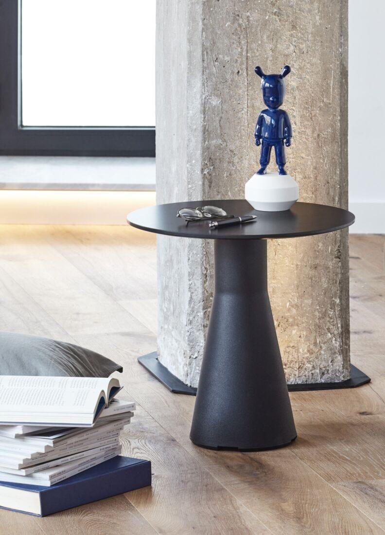 Lladro Figura The Dark Blue Guest. Pequeña