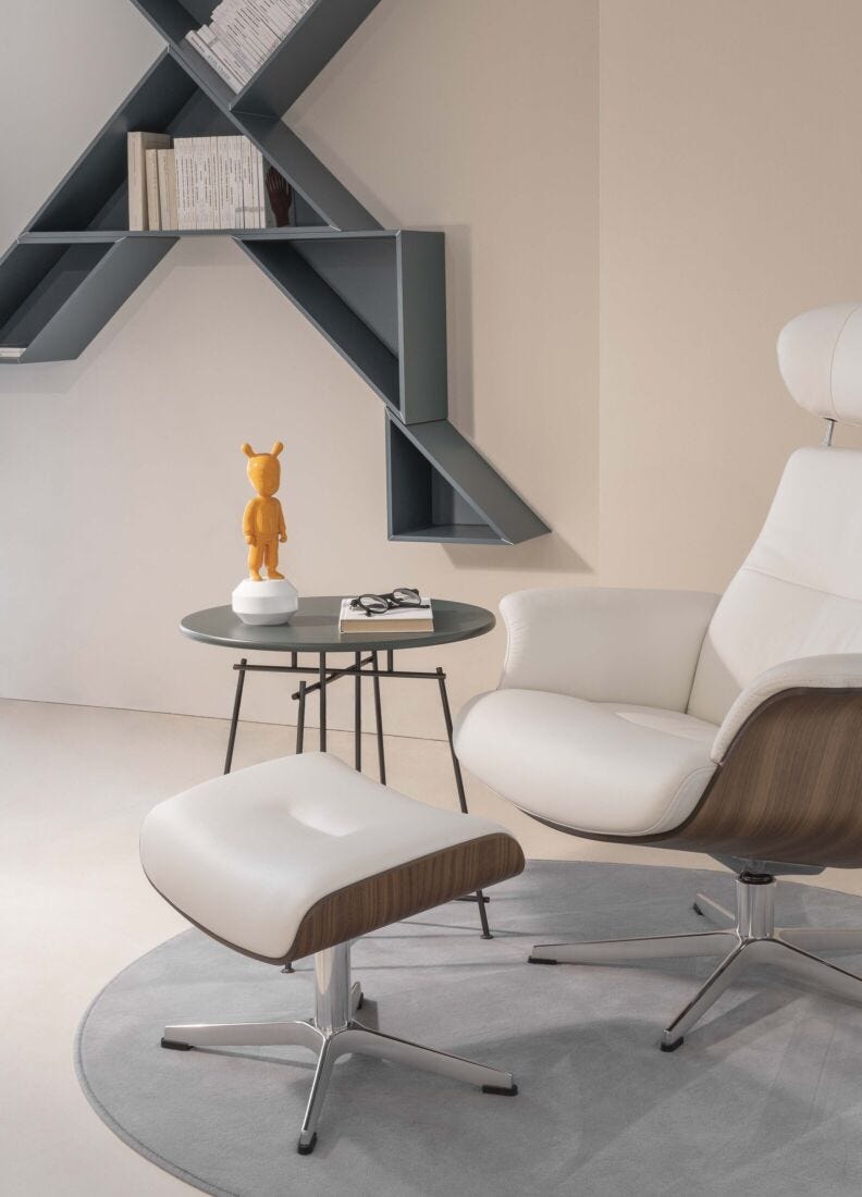 Lladro Figura The Orange Guest. Pequeña