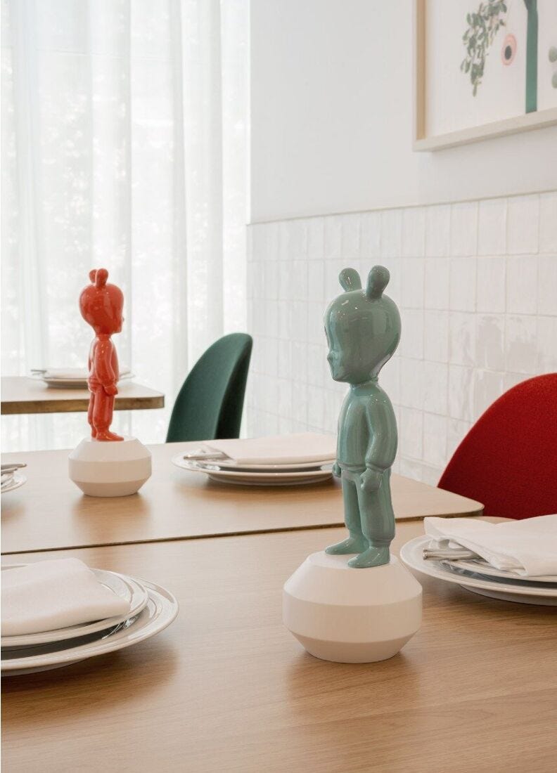 Lladro Figura The Red Guest. Pequeña