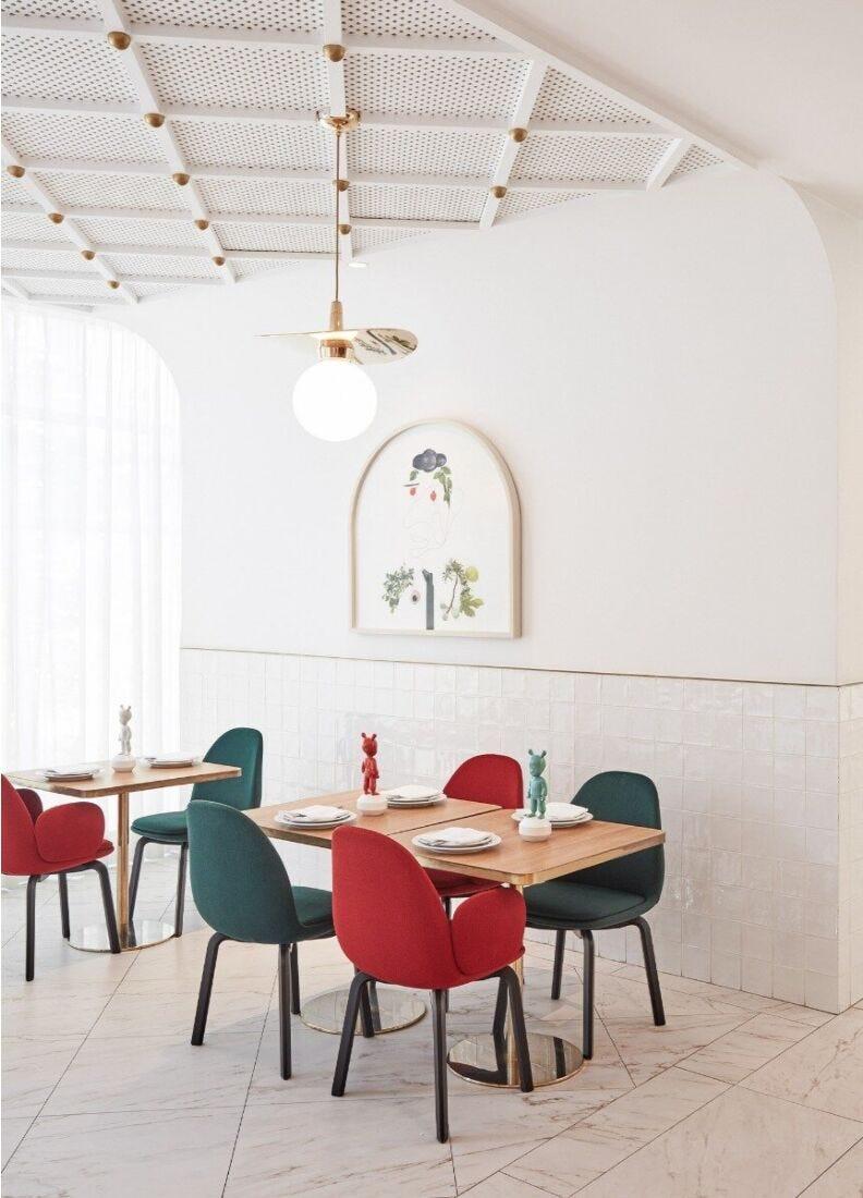 Lladro Figura The White Guest. Pequeña