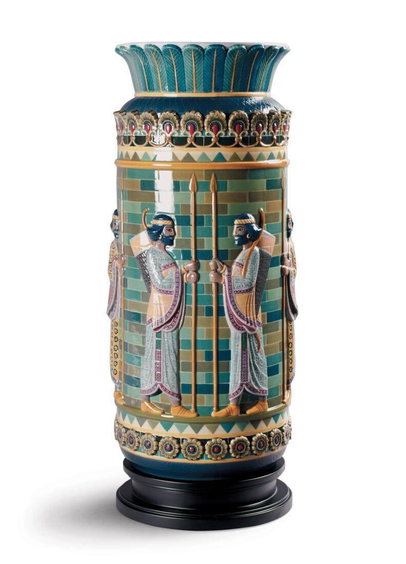 lladro Jarrón Friso de los Arqueros. Serie limitada