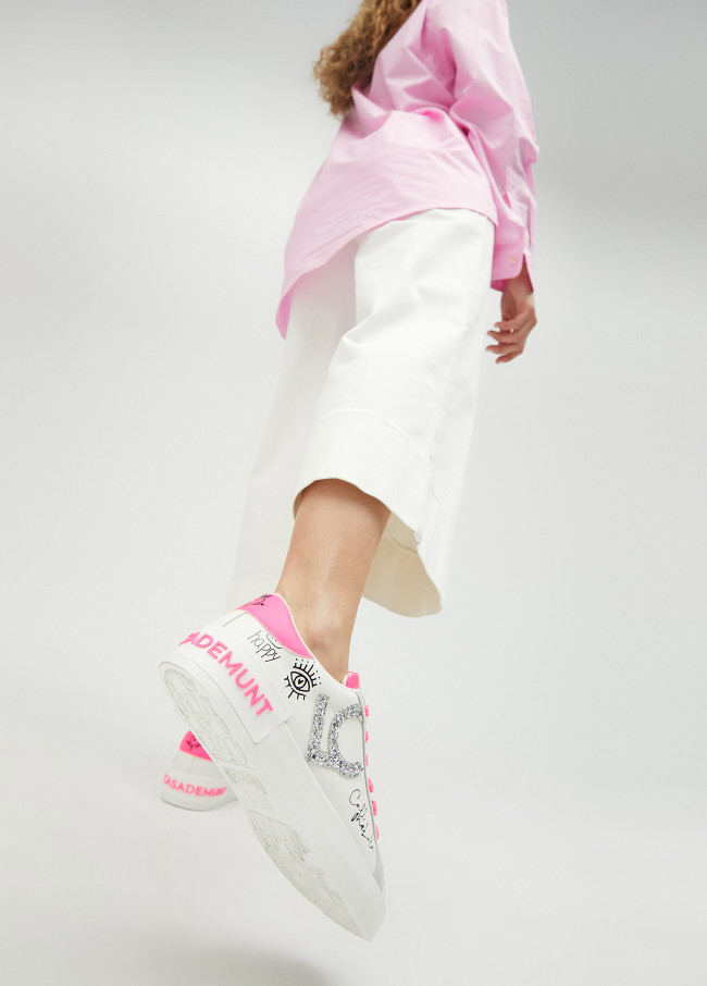 Lola Casademunt Deportiva Con Detalles Efecto Graffity