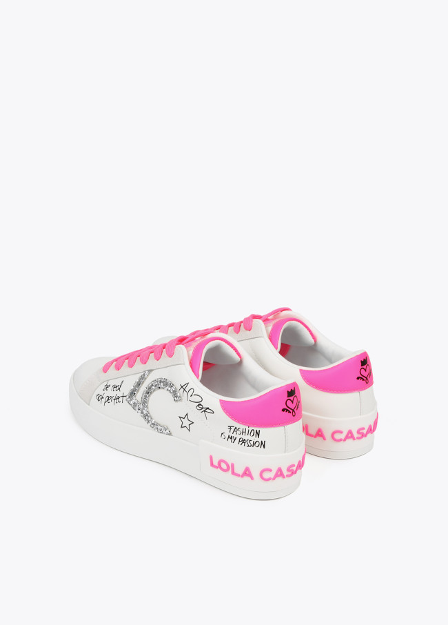 Lola Casademunt Deportiva Con Detalles Efecto Graffity