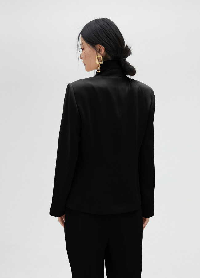 Lola Casademunt Americana Corta Con Nudo