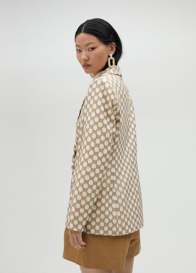 Lola Casademunt Americana Logotipada