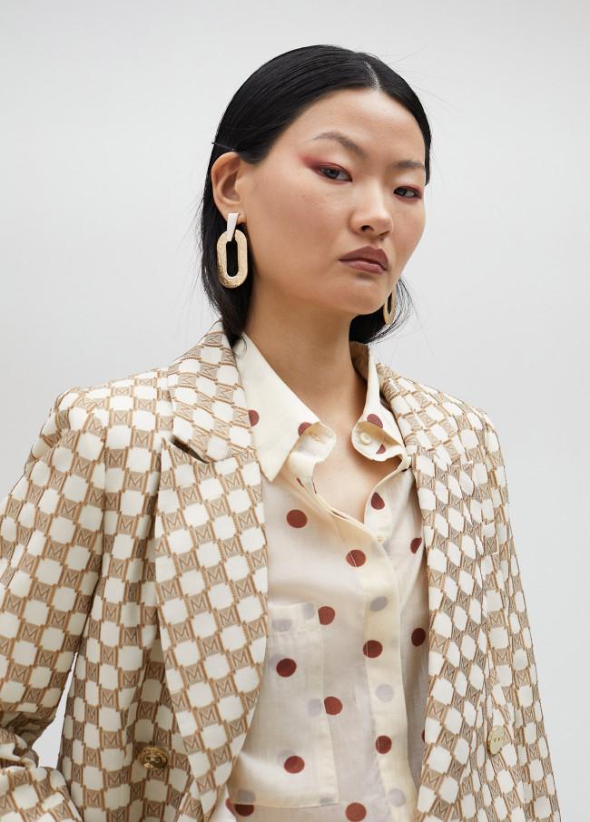 Lola Casademunt Americana Logotipada