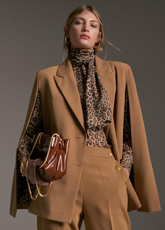 Lola Casademunt Blazer Tipo Capa