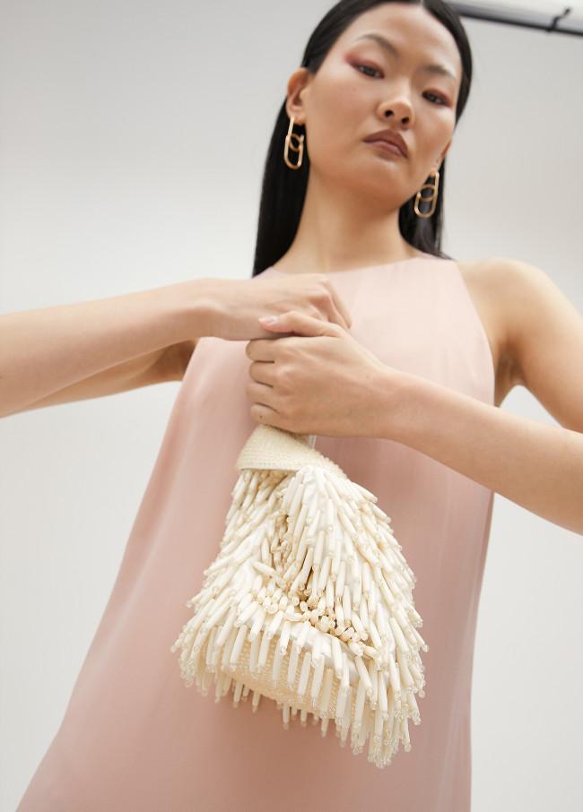 Lola Casademunt Bolsito Pedrería Efecto Coral